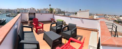 Balcon ou terrasse dans l'établissement Appartement 80 m2,Port Rhodes D-2 chambres, terrasse panoramique, vue sur le canal principal d’Empuriabrava