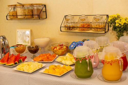 a table topped with plates of food and drinks at Casablanca Hotel Boutique in Campos do Jordão