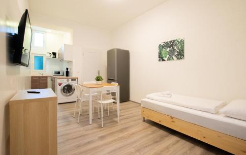 Foto Tolstov Apartments - 1 or 3 Room Apartments - 20 Min Messe DUS and Old Town DUS 4
