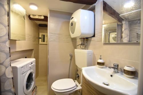 Lilliput Apartment