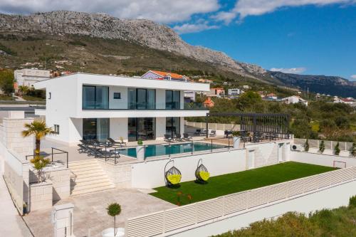 Luxury Villa Spotlight with Pool