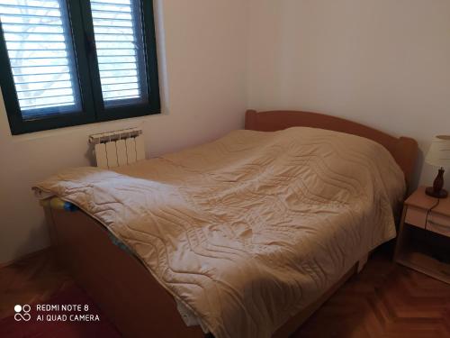 Cama ou camas em um quarto em Apartman Podkošljun