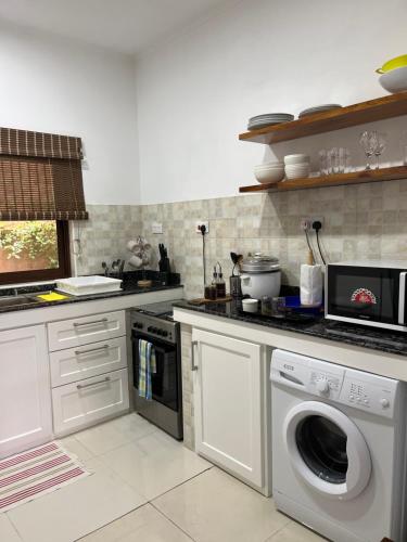 Dapur atau dapur kecil di Kanasuk Self catering Apartments