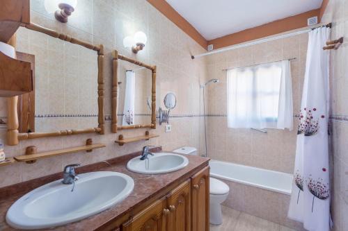 Salle de bains dans l'établissement Apartamento B Armonia Rural