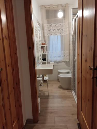 a bathroom with a sink and a tub and a toilet at B&B A casa di Carla in Castelsaraceno