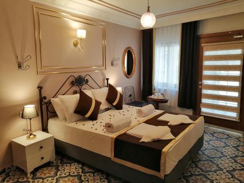 Katil atau katil-katil dalam bilik di Emirhan Guesthouse & Suites