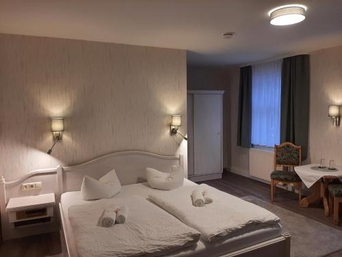 Cama o camas de una habitación en Gasthaus Brockenhėxe mit Restaurant & Café