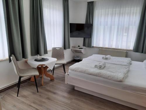 Cama o camas de una habitación en Gasthaus Brockenhėxe mit Restaurant & Café