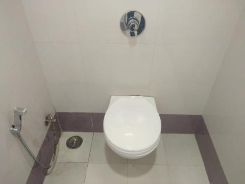 Hotel Krishna Exotica tesisinde bir banyo