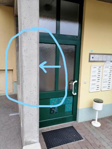 a door with a blue cord taped to it at Ferienwohnungen Rijawetz in Schiefling am See