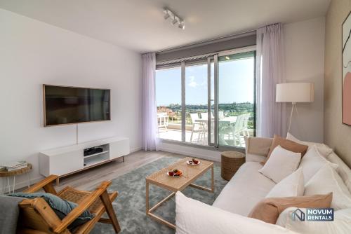 Newly Built 3-BDRM Luxury Apt w/ Stunning Sea Views