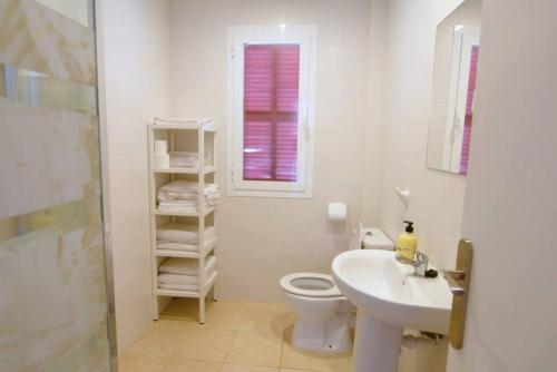 Bilik mandi di Nura Houses Magaluf Apartment 4