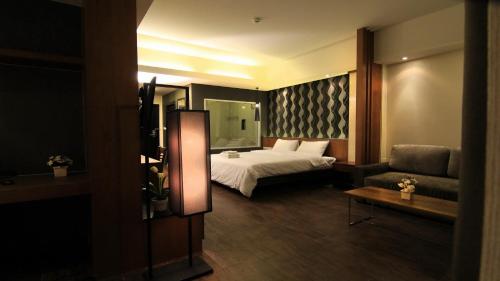Postel nebo postele na pokoji v ubytování Inn Residence Serviced Suites - SHA Extra Plus