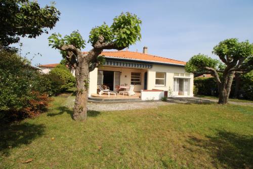 Gallery image of Villa 6 personnes avec beau jardin proche des pistes cyclables in Andernos-les-Bains