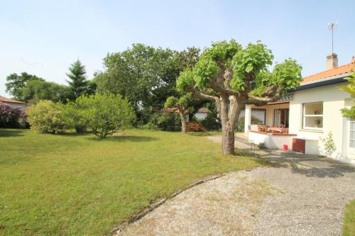 Gallery image of Villa 6 personnes avec beau jardin proche des pistes cyclables in Andernos-les-Bains