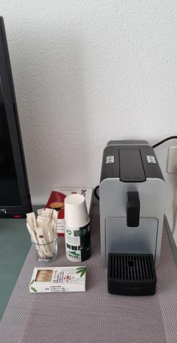 Kaffee-/Teezubehör in der Unterkunft A u r o r a Central Room tra Locarno, Lugano e Bellinzona a 1 minuto FFS
