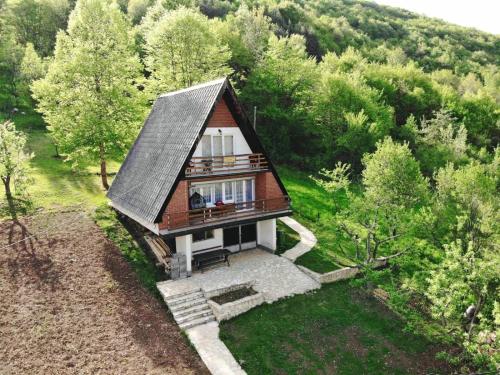 ŠipovoにあるApartment Stanicの森の家屋上景