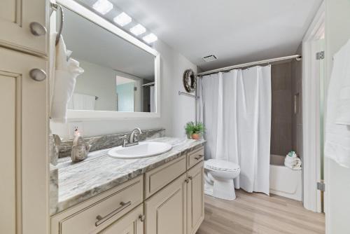 Ένα μπάνιο στο Phoenix VI 6511 - Beachfront Updated Condo!