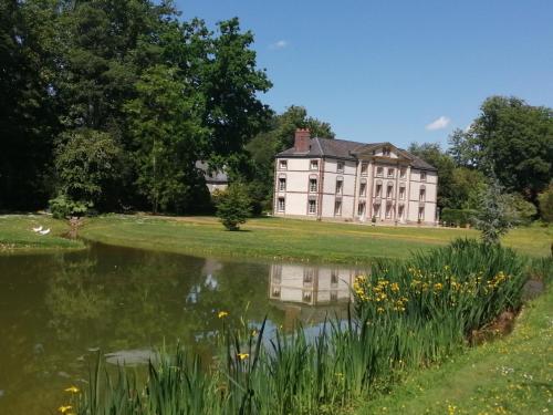 Zdjęcie z galerii obiektu Chambre E André Le Domaine Des Jardins De Bracquetuit w mieście Bracquetuit