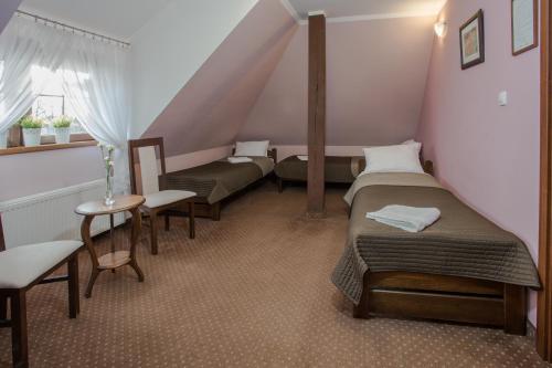Llit o llits en una habitació de Zajazd Drogorad Restauracja i Noclegi