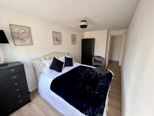 Gallery image of New Cosey 2 bedroom apartment with free parking in London