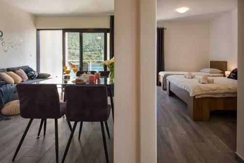 a living room with a table and a bed at Apartments Suzy in Šibenik