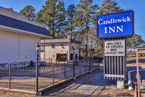 a sign for a car dealership in front of a building at Candlewick Inn and Suites in Eureka Springs