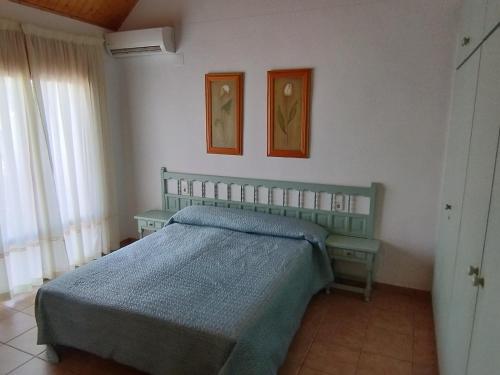 a bedroom with a bed and two pictures on the wall at Hostal Restaurant Paca in Riumar