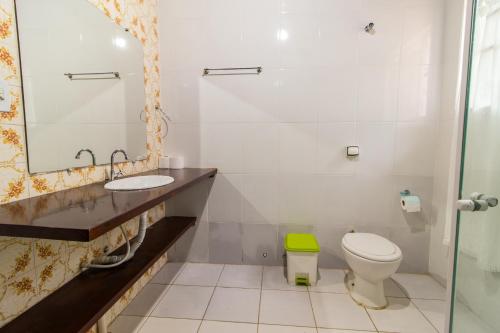 a bathroom with a sink and a toilet at HOTELARE Pousada Bóra Morá in Ubatuba