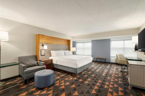 Säng eller sängar i ett rum på Holiday Inn Florence, an IHG Hotel