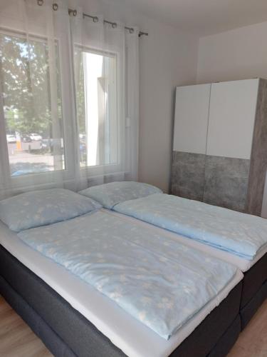 a large bed in a room with a window at Eisenstadt Apartments in Eisenstadt