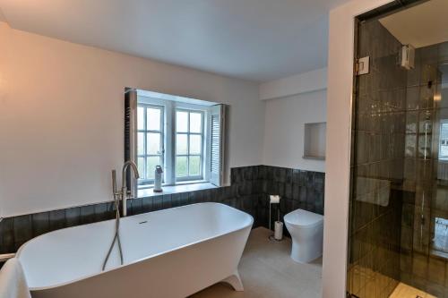 Un baño de Finest Retreats - ARC Painswick
