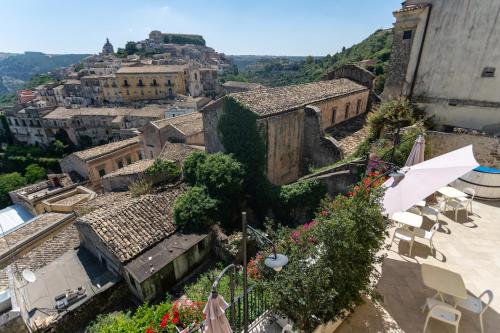a view of a town with flowers on the roofs at Bed and Breakfast Terra del Sole Ibla in Ragusa