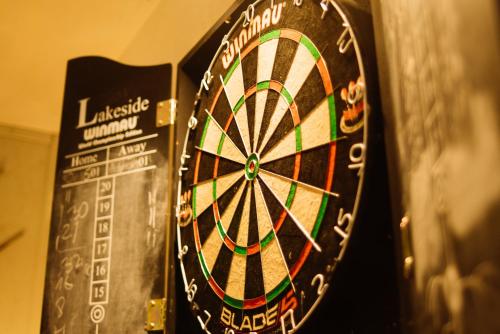 a dart board sitting on top of a wall at Lust Huset in Ambjörnarp