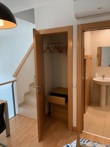 a bathroom with a closet with a sink and a staircase at Loft luminoso Alcorcón M-40 Madrid in Alcorcón
