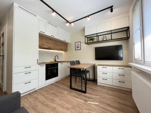 Batorego 16 Orange Prywatne mieszkanie 300m od Metro Pole Mokotowskie i SGH Samodzielne Zameldowanie! Self Check-in System!