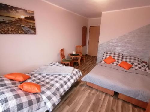 Un pat sau paturi într-o cameră la Pokoje gościnne Justyna