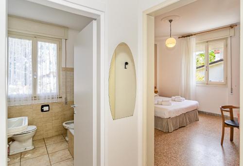 Ett badrum på Hotel Ambra