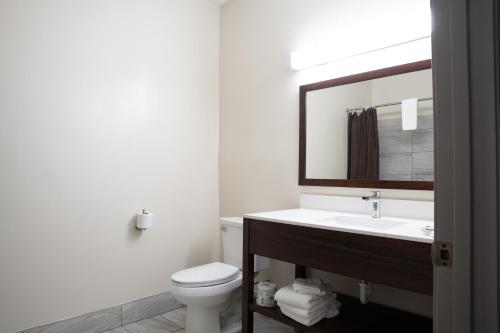 Koupelna v ubytování BlissPoint Inn & Suites Marion