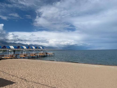 ชายหาดของบ้านพักตากอากาศหรือชายหาดที่อยู่ใกล้ ๆ