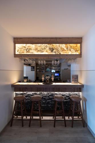 Una cocina o zona de cocina en Hotel Restaurant Schwarzer Adler