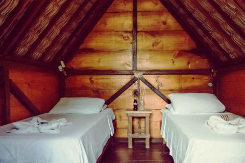 Кровать или кровати в номере Raiz Hostel