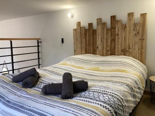 Postel nebo postele na pokoji v ubytování Appartement au cœur d'Espalion La Cabane du Lot