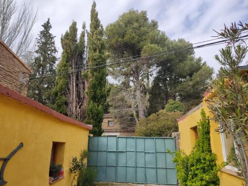 a green garage door in front of a house at EL PINAR DE BARDENA in Carcastillo