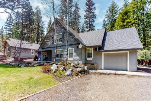a house with a driveway and a garage at JG Farm Lake Retreat in Joseph