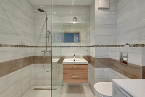 Kylpyhuone majoituspaikassa Wave Apartments - Solvo 2