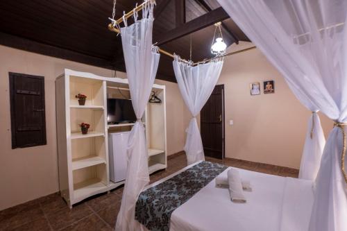 Katil atau katil-katil dalam bilik di Pousada Villa das Pedras