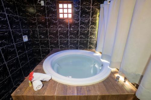 Bilik mandi di Pousada Villa das Pedras