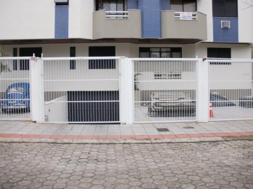 a white fence in front of a building at Larus 107 in Florianópolis