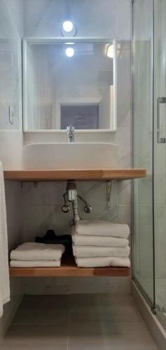 a bathroom with a sink and a mirror and towels at Cardón Jandía 2A in Morro del Jable